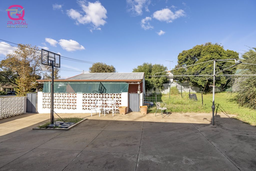 9 Roberts Street, Narrandera NSW 2700 - photo 16