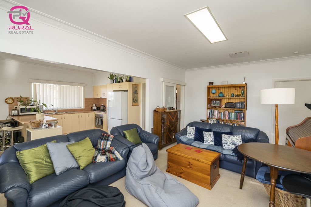 9 Roberts Street, Narrandera NSW 2700 - photo 5