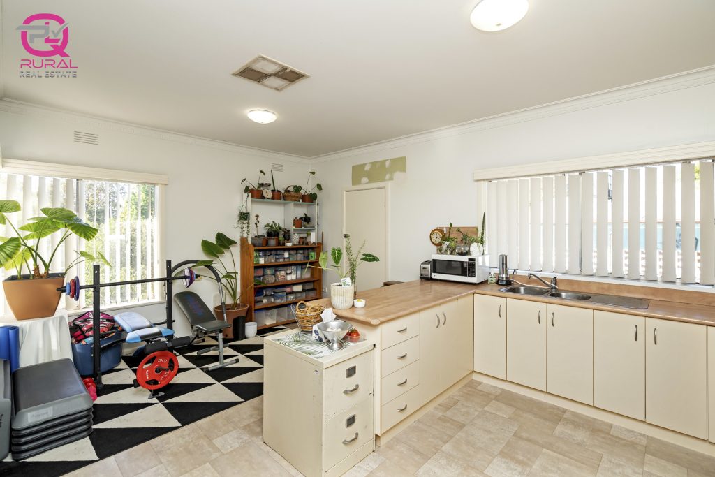 9 Roberts Street, Narrandera NSW 2700 - photo 6