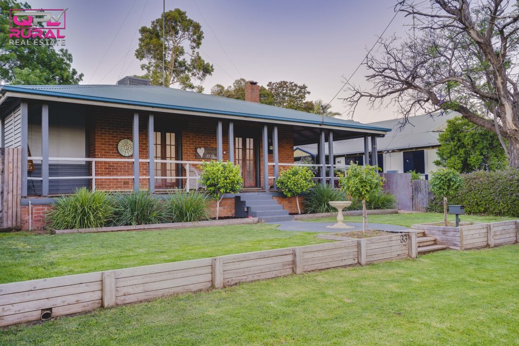 33 Elwin Street, Narrandera NSW 2700 - photo 2