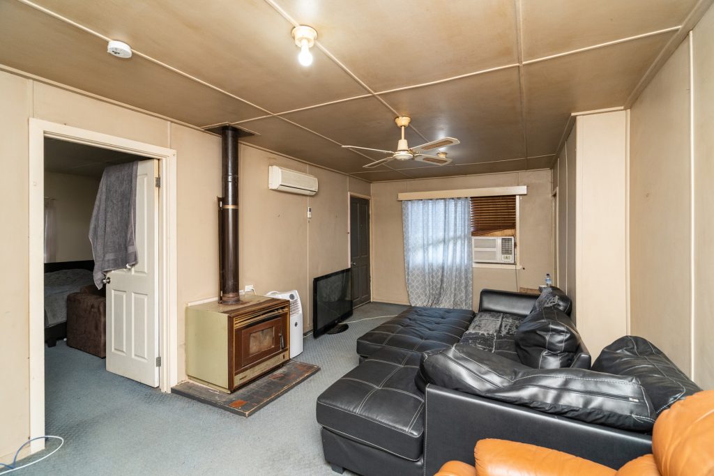 11 Ashton Street, Narrandera NSW 2700 - photo 2
