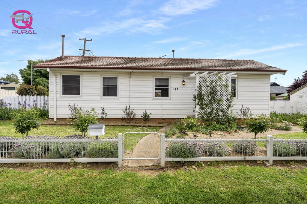 117 Victoria Street, Temora NSW 2666 - photo 4