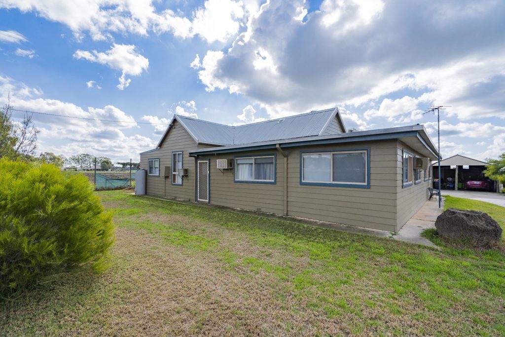 84 Lonnie Road, Leeton NSW 2705 - photo 2