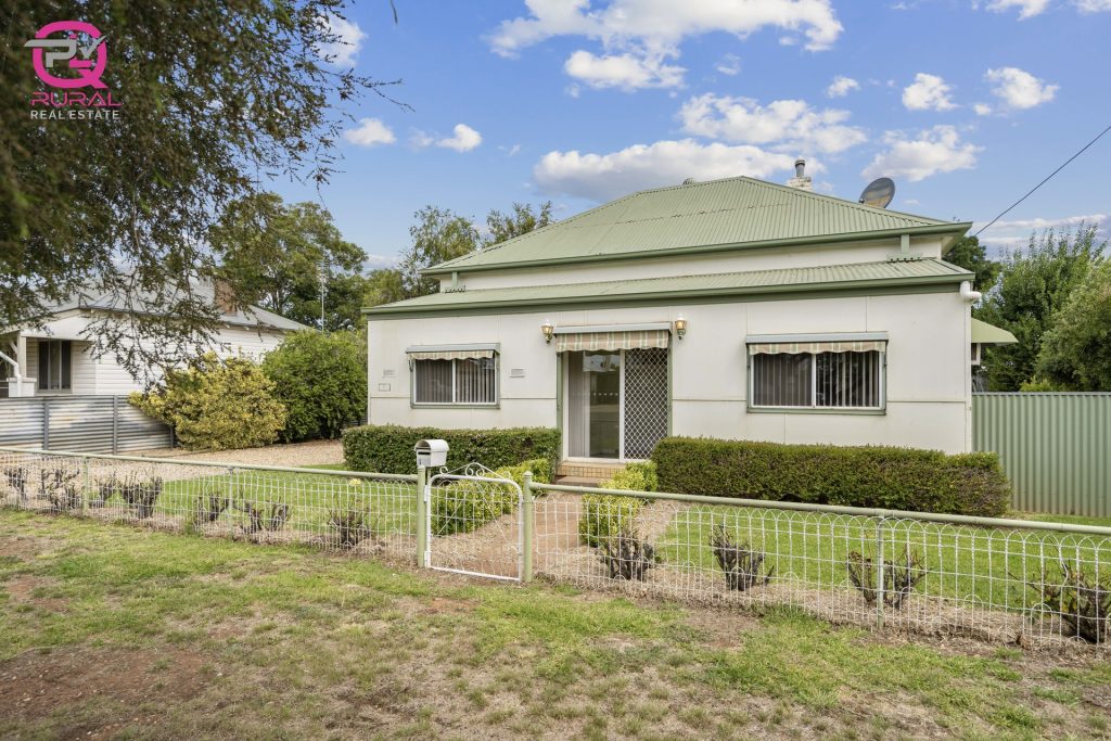 122 Britannia Street, Temora NSW 2666 - photo 2