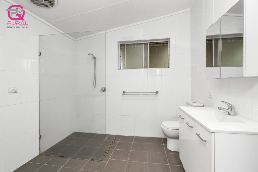 122 Britannia Street, Temora NSW 2666 - photo 4