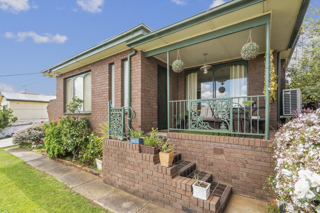 11 Myrtle Street, Narrandera NSW 2700 - photo 2
