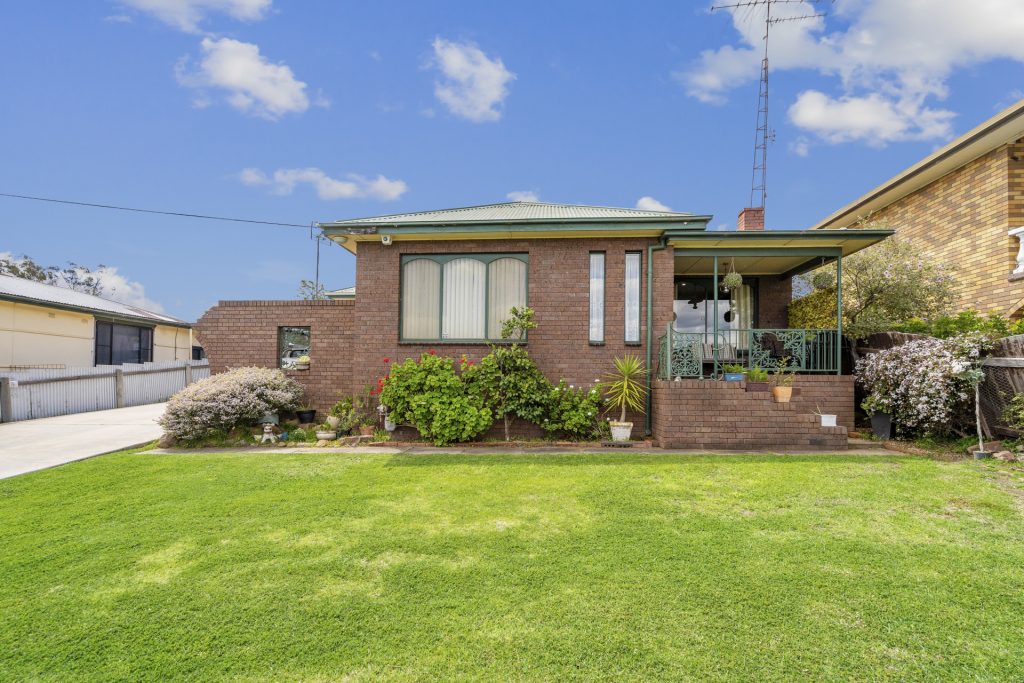 11 Myrtle Street, Narrandera NSW 2700 - photo 3