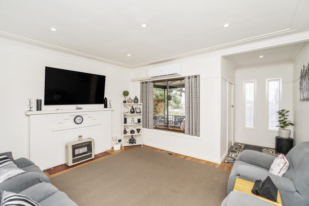 11 Myrtle Street, Narrandera NSW 2700 - photo 4
