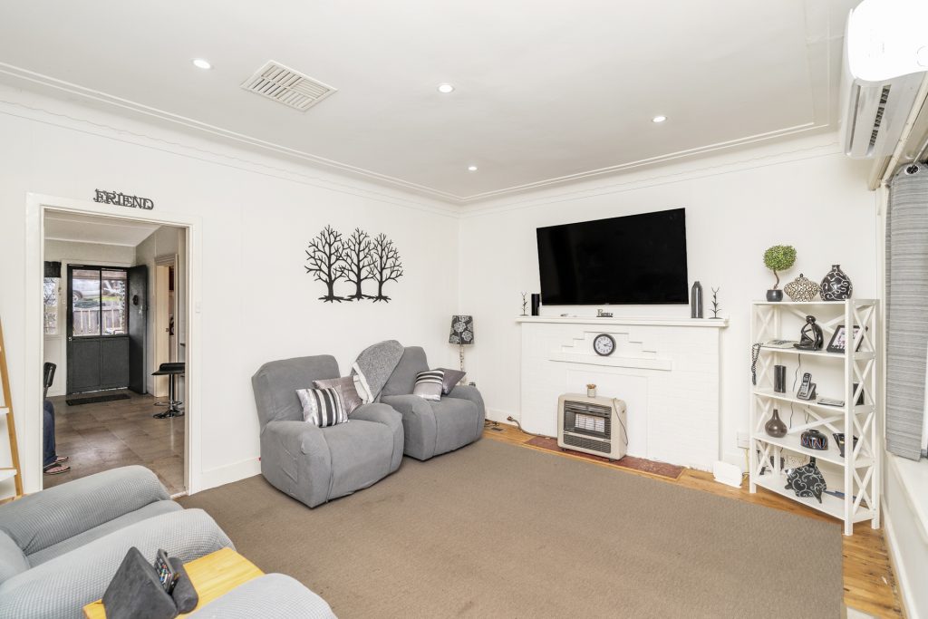 11 Myrtle Street, Narrandera NSW 2700 - photo 5