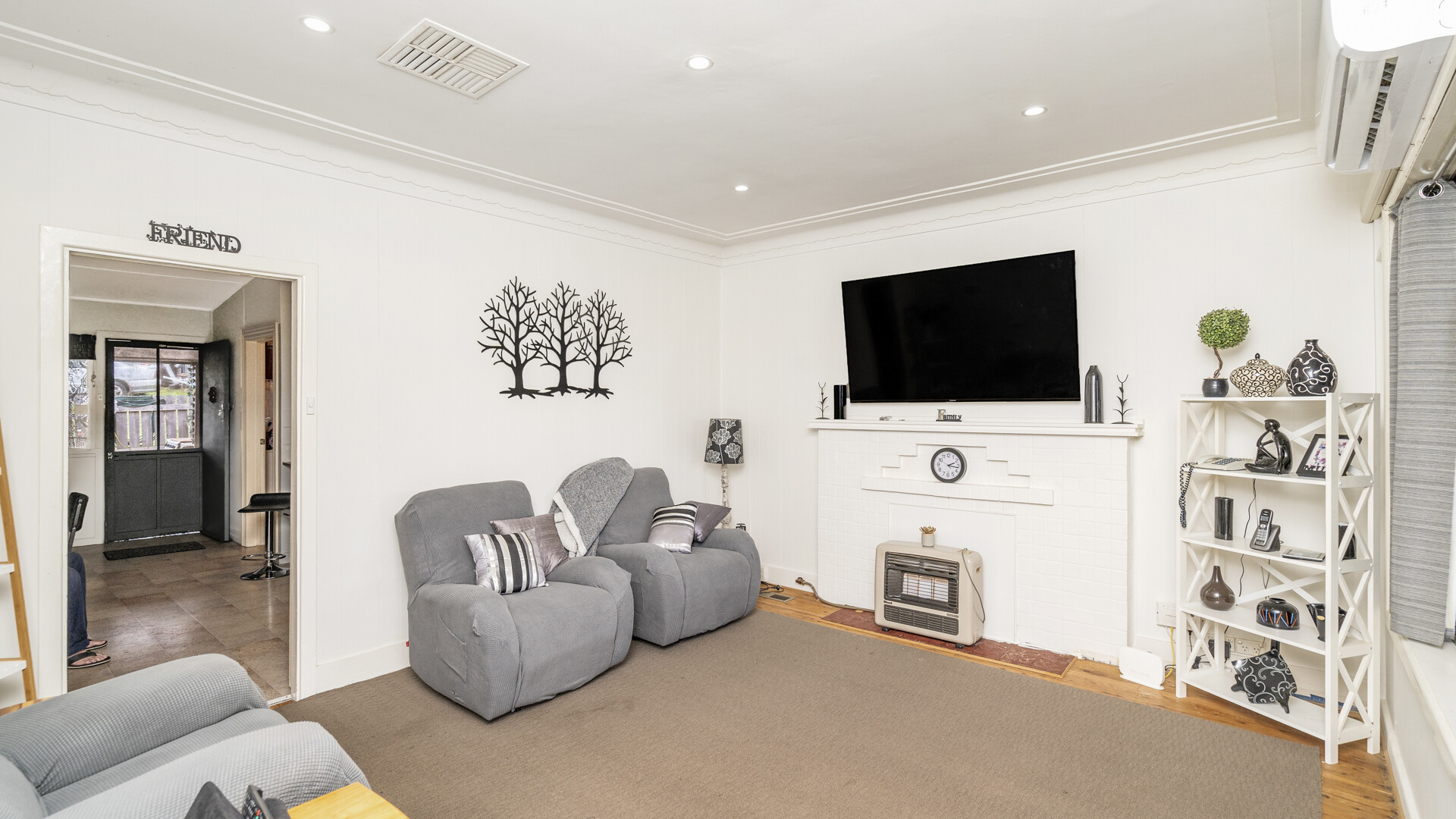 11 Myrtle Street, Narrandera NSW 2700 - photo 5