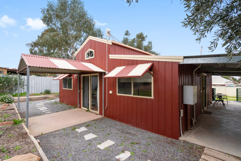 18 Frank Street, Narrandera NSW 2700 - McGrath Riverina