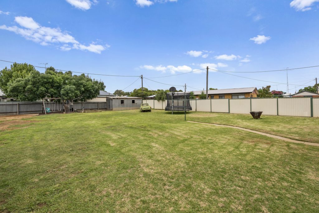 147 Palm Avenue, Leeton NSW 2705 - photo 11