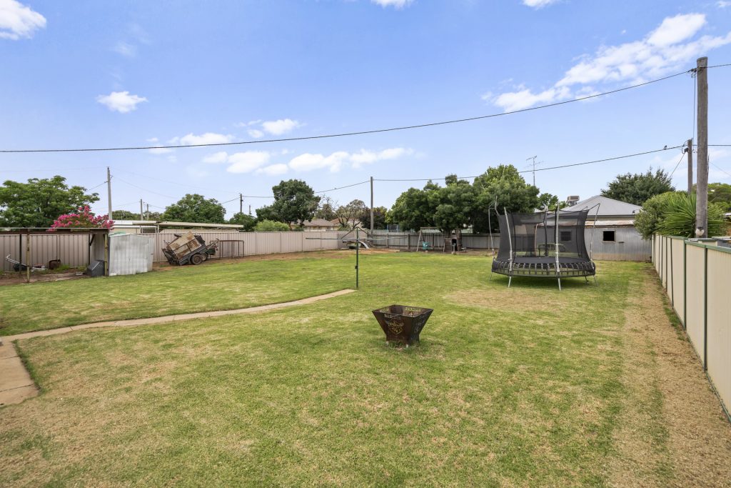 147 Palm Avenue, Leeton NSW 2705 - photo 12