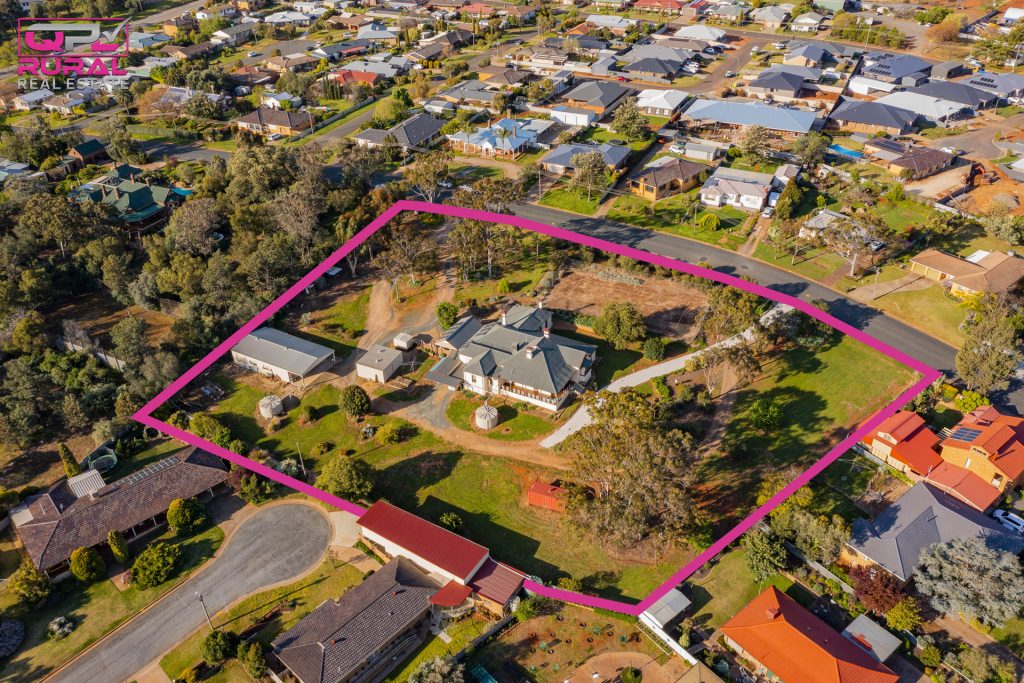 14 Redmond Street, Temora NSW 2666 - photo 2