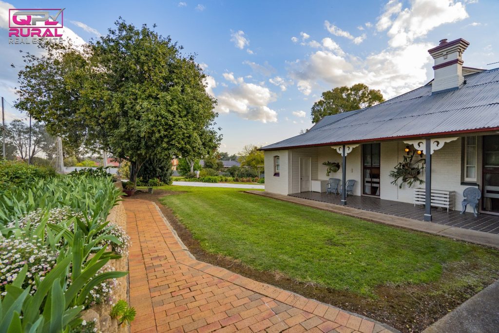 14 Redmond Street, Temora NSW 2666 - photo 17