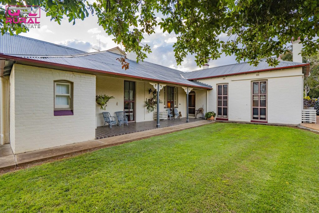 14 Redmond Street, Temora NSW 2666 - photo 18