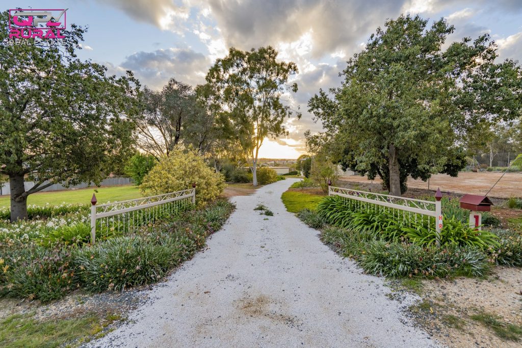 14 Redmond Street, Temora NSW 2666 - photo 3