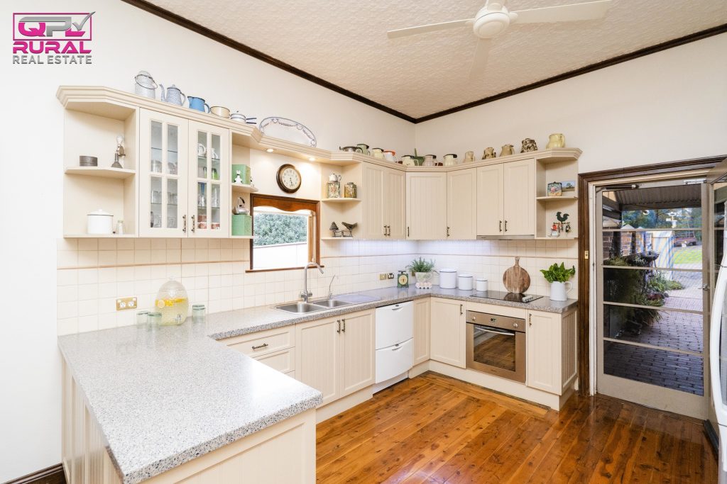14 Redmond Street, Temora NSW 2666 - photo 9