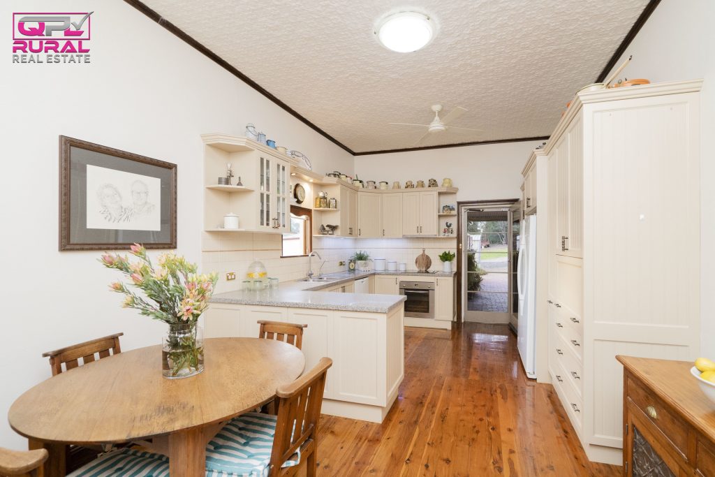 14 Redmond Street, Temora NSW 2666 - photo 10