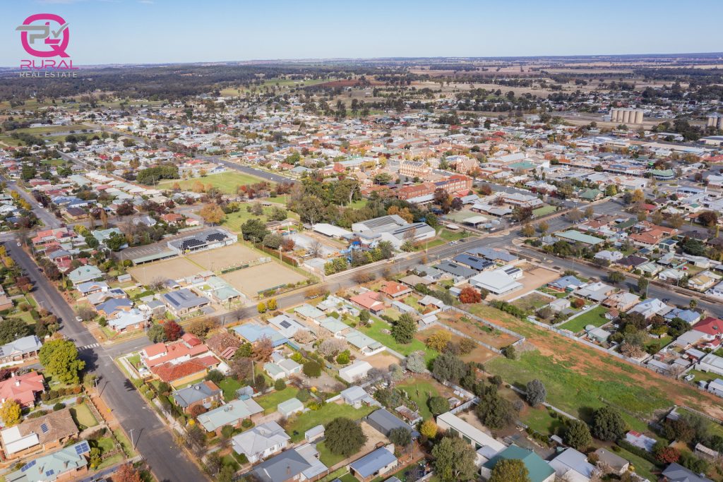 135 Anzac Street, Temora NSW 2666 - photo 3