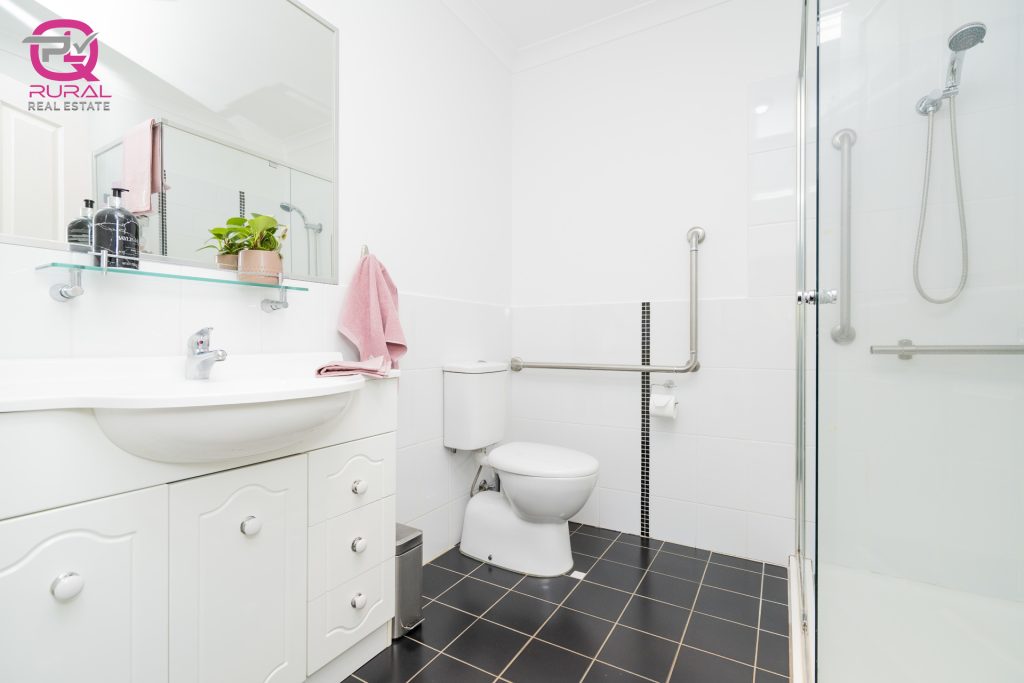 135 Anzac Street, Temora NSW 2666 - photo 9