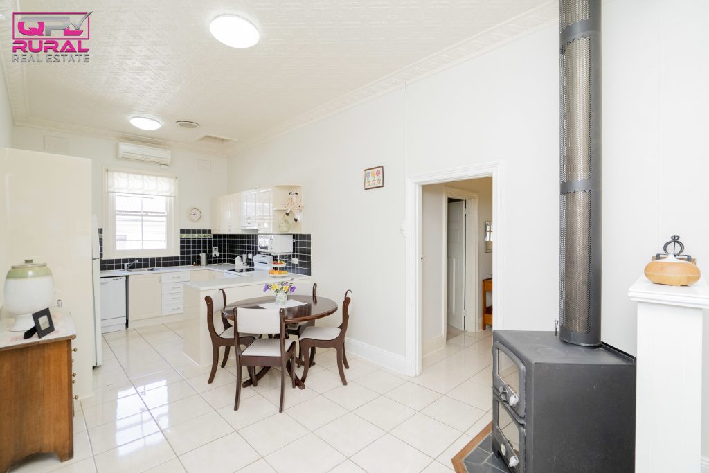 77 Haig Street, Temora NSW 2666 - photo 4