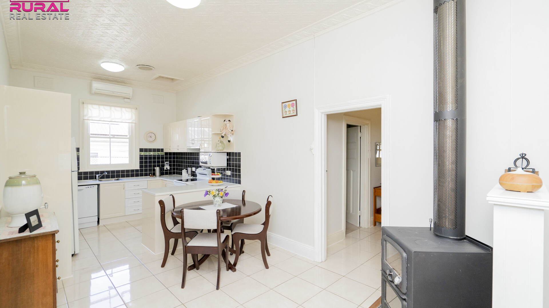 77 Haig Street, Temora NSW 2666 - photo 4