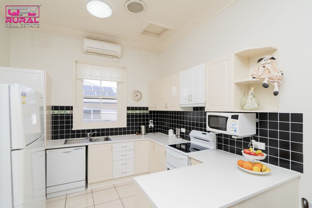 77 Haig Street, Temora NSW 2666 - photo 5