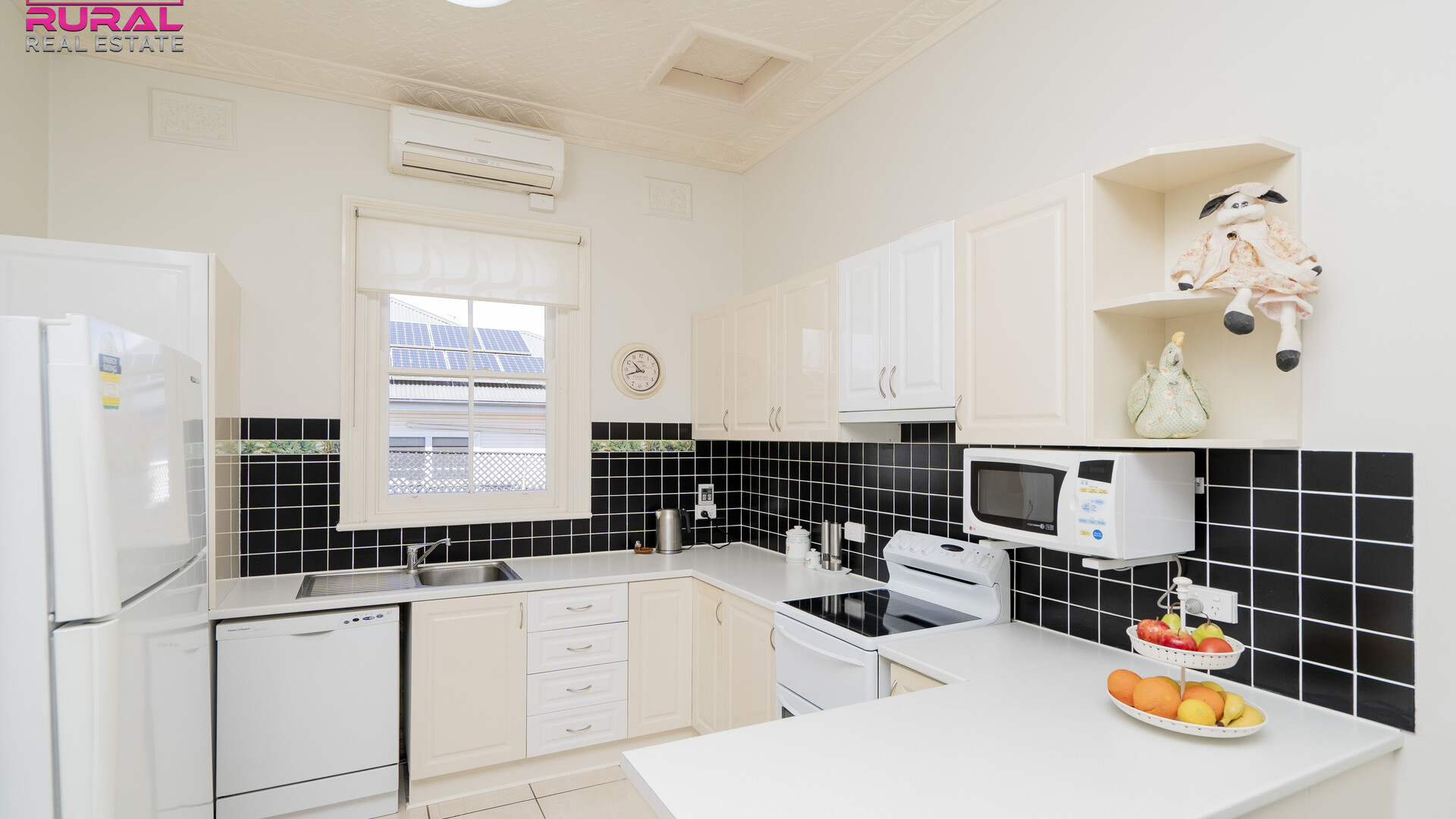 77 Haig Street, Temora NSW 2666 - photo 5
