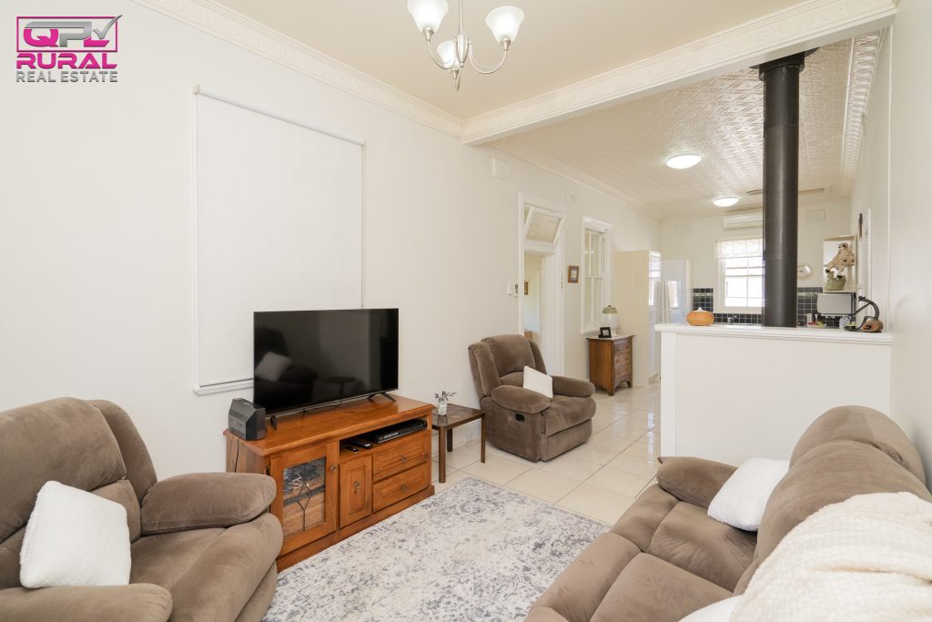 77 Haig Street, Temora NSW 2666 - photo 8