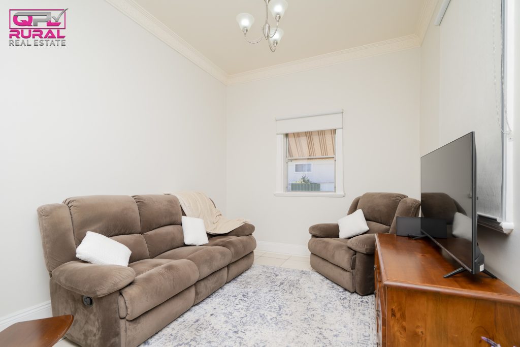 77 Haig Street, Temora NSW 2666 - photo 9