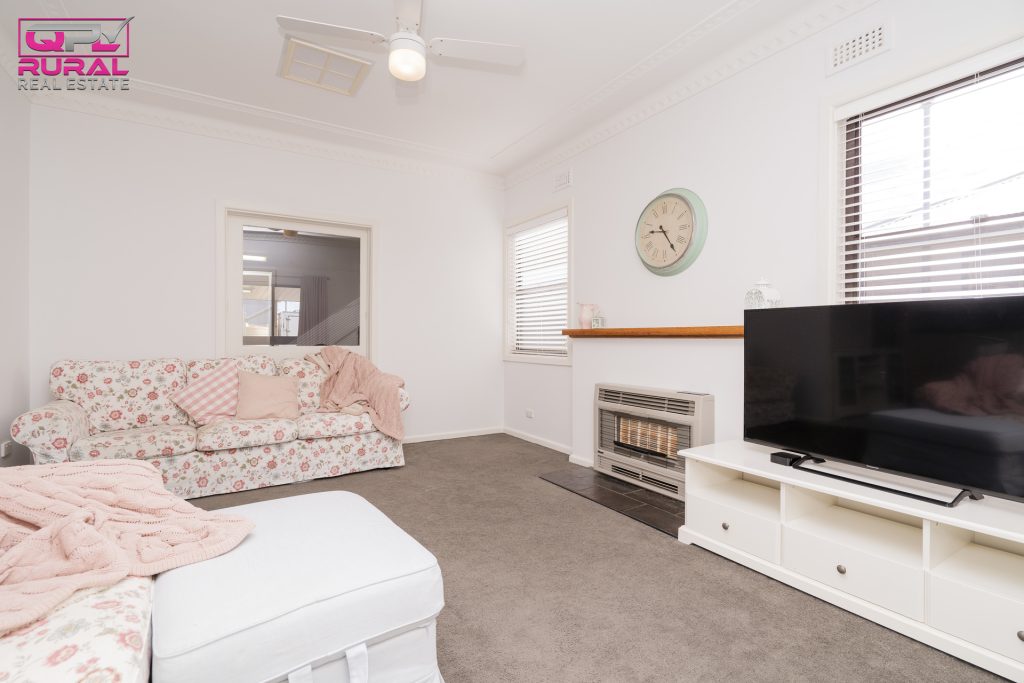 123 Polaris Street, Temora NSW 2666 - photo 4
