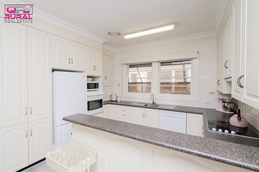 123 Polaris Street, Temora NSW 2666 - photo 8