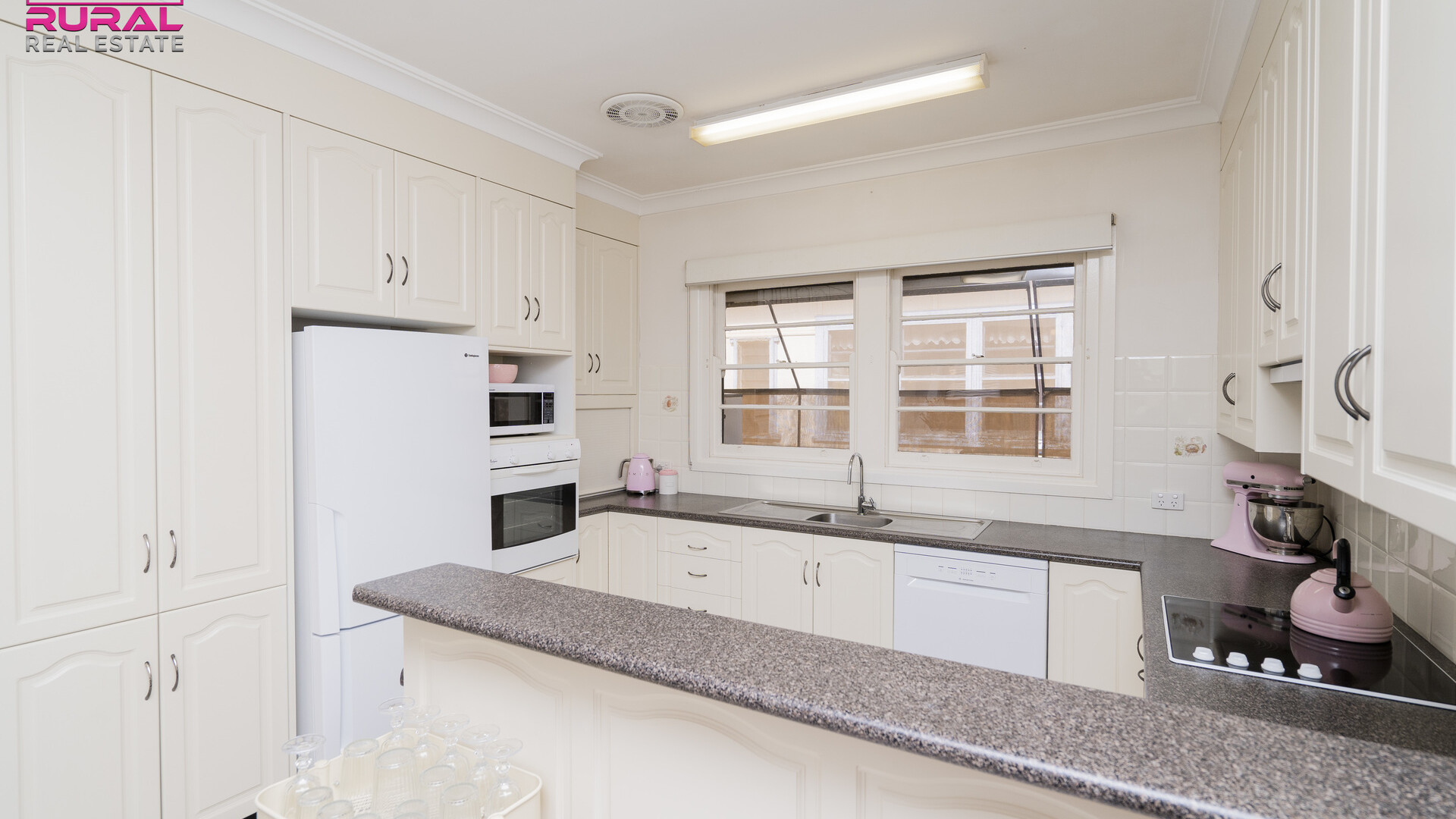 123 Polaris Street, Temora NSW 2666 - photo 8