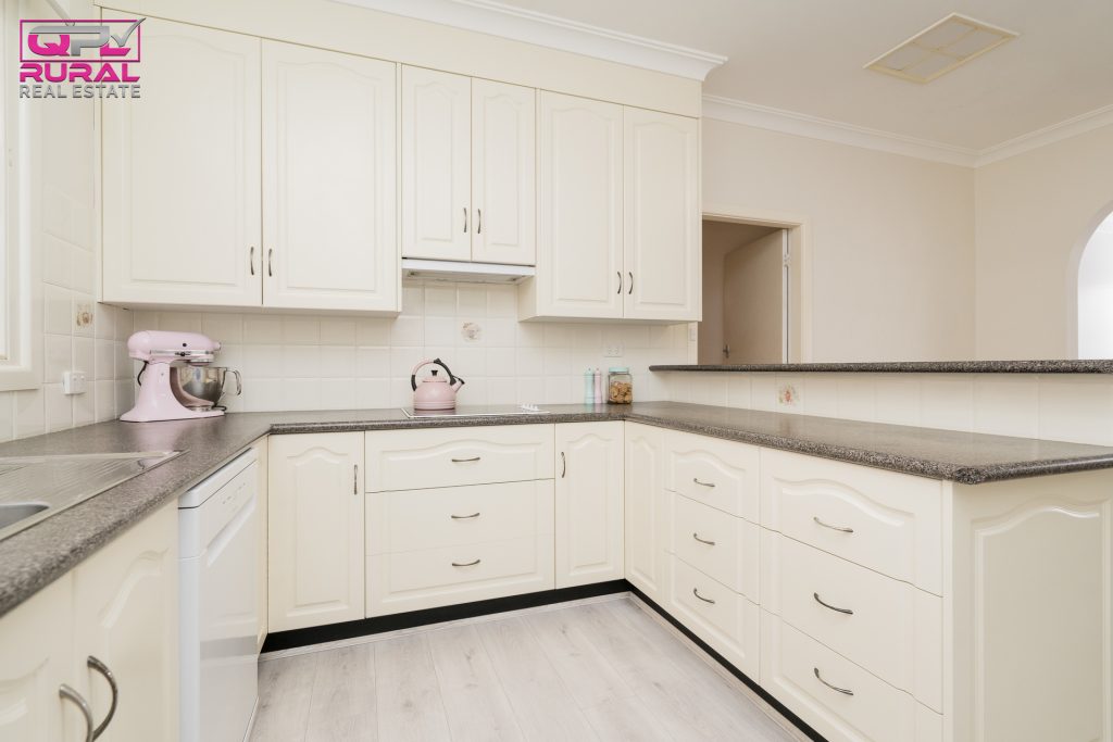 123 Polaris Street, Temora NSW 2666 - photo 9