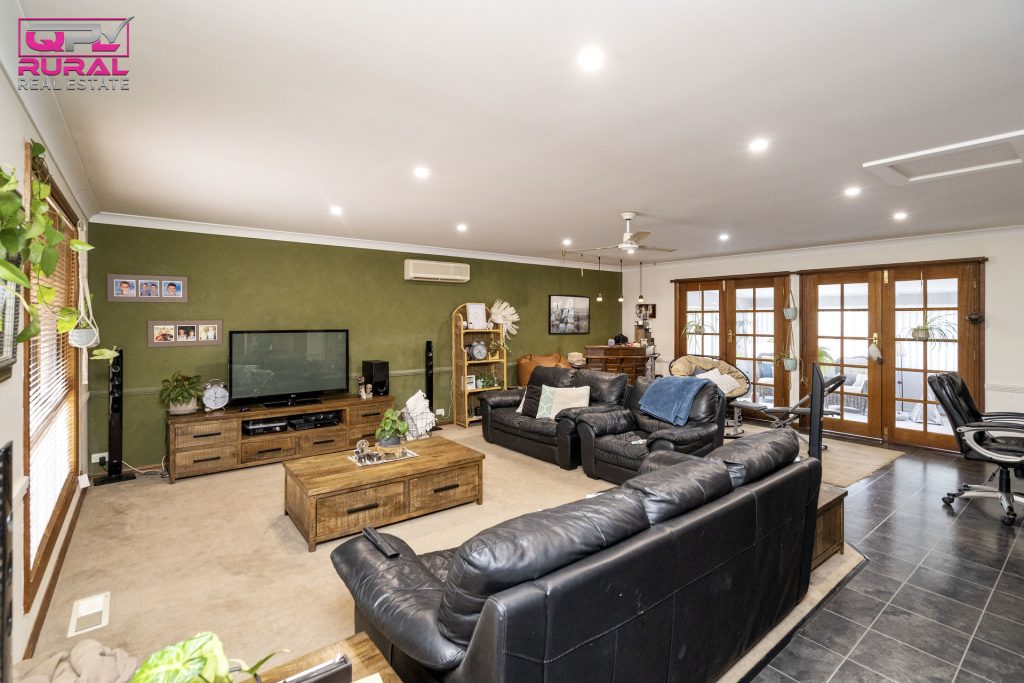 5 Argyle Street, Leeton NSW 2705 - photo 8