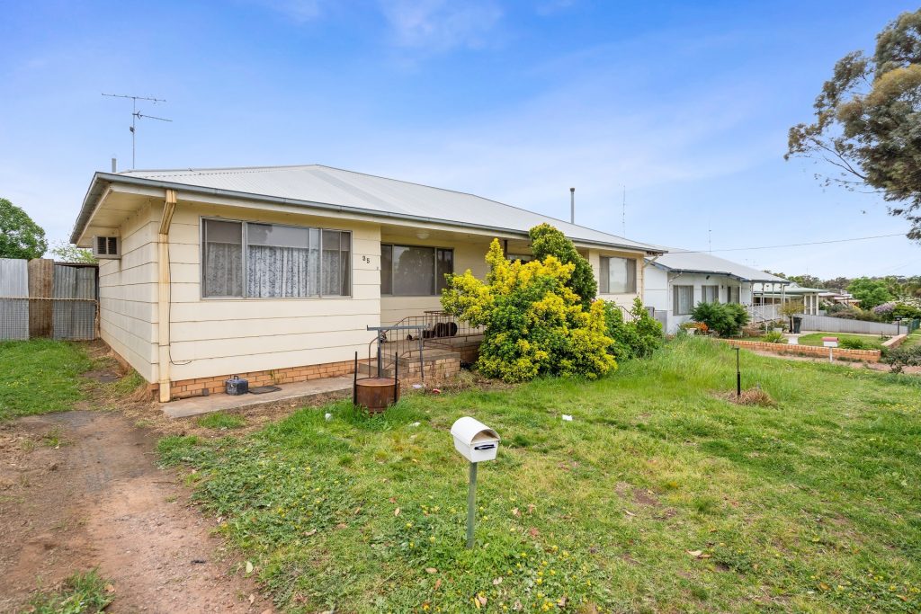 35 Dalgetty Street, Narrandera NSW 2700 - photo 2