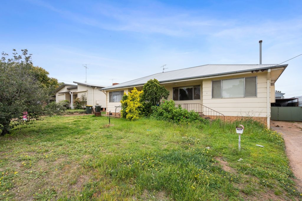 35 Dalgetty Street, Narrandera NSW 2700 - photo 3