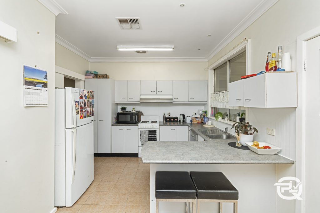 31 Redmond Street, Temora NSW 2666 - photo 3