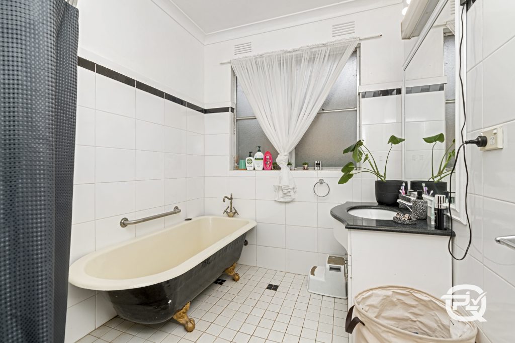 31 Redmond Street, Temora NSW 2666 - photo 4