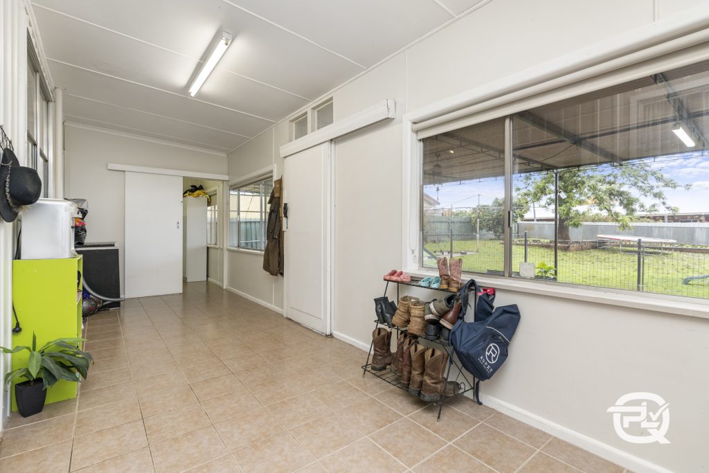 31 Redmond Street, Temora NSW 2666 - photo 5