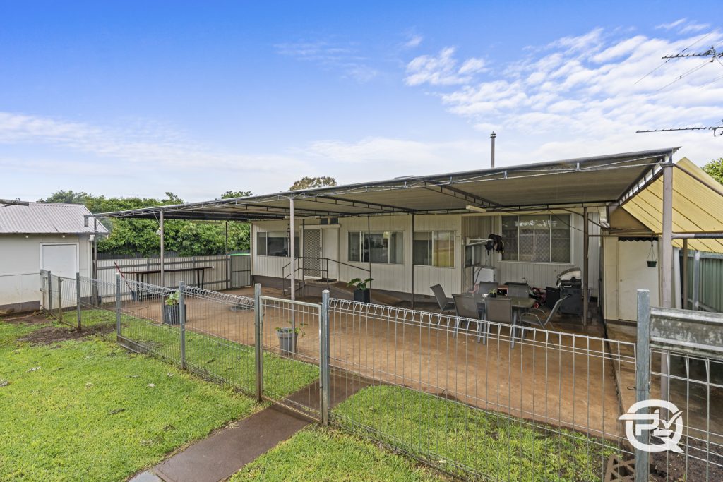 31 Redmond Street, Temora NSW 2666 - photo 8