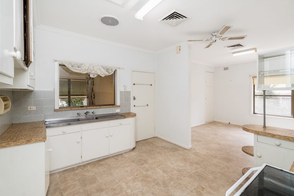 24 May Street, Narrandera NSW 2700 - photo 6