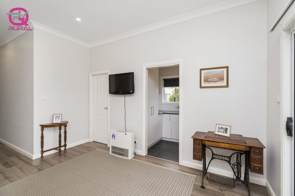 125 Kitchener Road, Temora NSW 2666 - photo 12