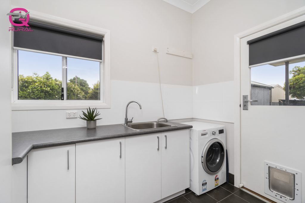 125 Kitchener Road, Temora NSW 2666 - photo 14