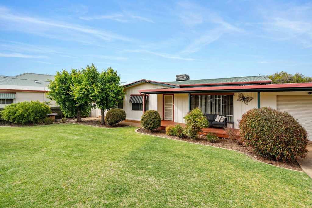 16 Whitton Street, Narrandera NSW 2700 - McGrath Riverina