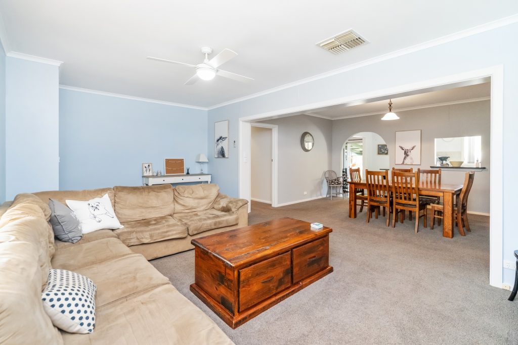16 Whitton Street, Narrandera NSW 2700 - photo 6