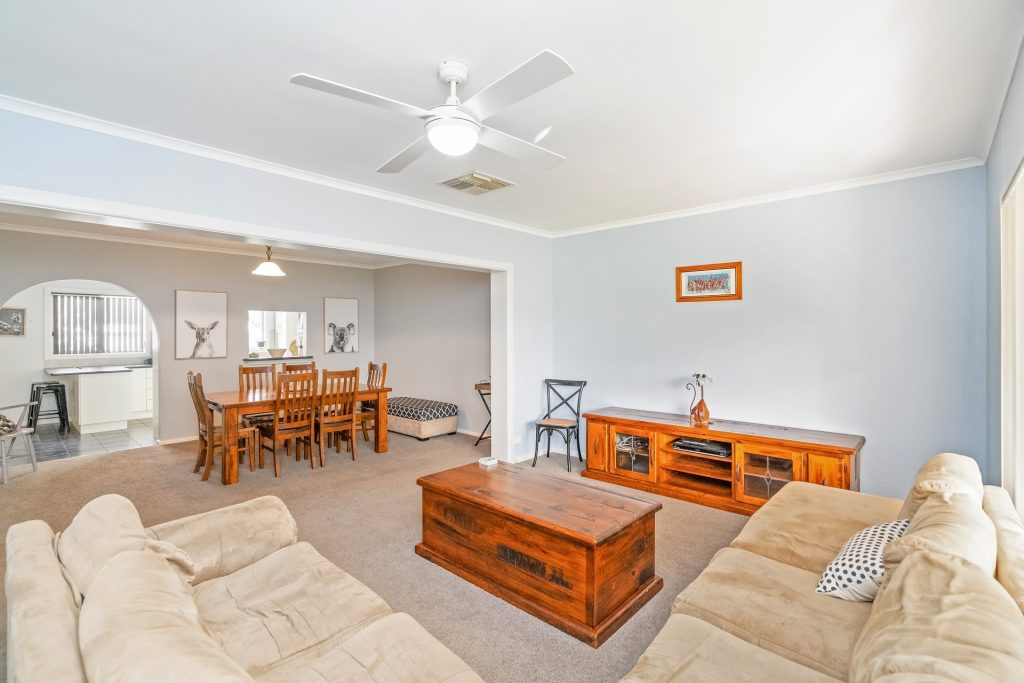 16 Whitton Street, Narrandera NSW 2700 - photo 7