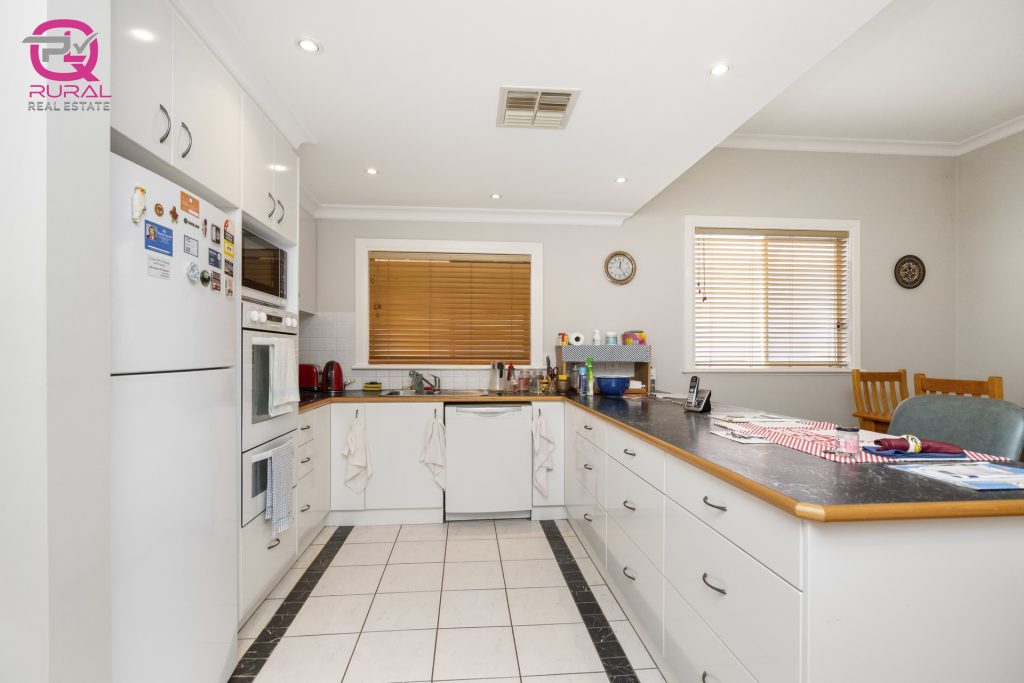 73 Twynam Street, Narrandera NSW 2700 - photo 2