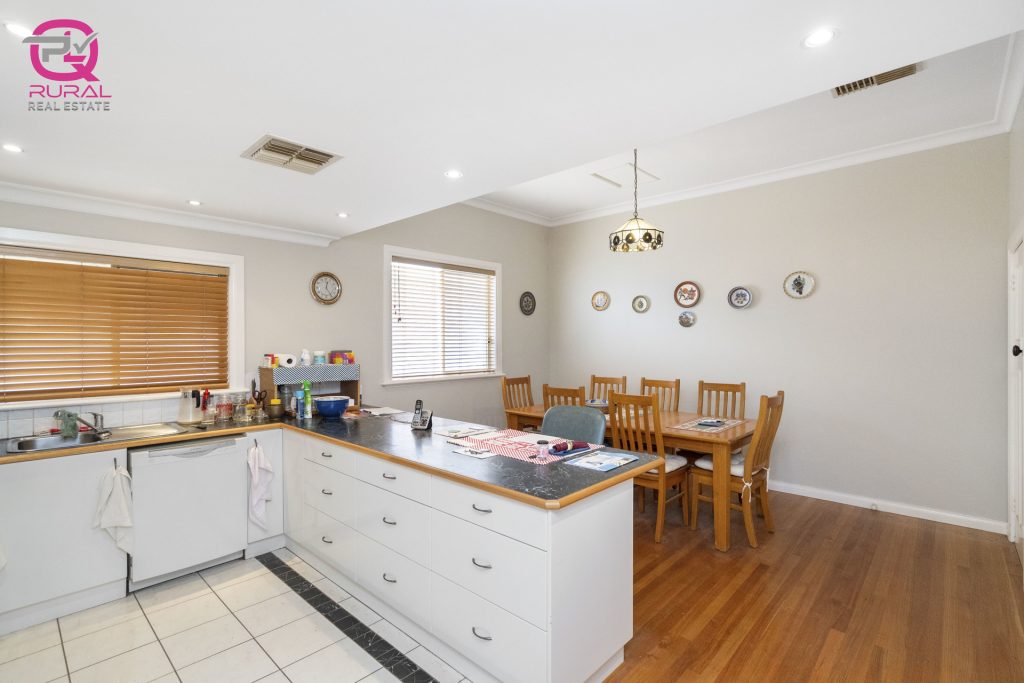 73 Twynam Street, Narrandera NSW 2700 - photo 3
